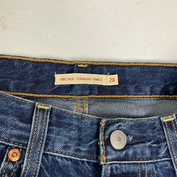 Levi's Ribcage Straight Ankle Jeans - Picture 7 of 11